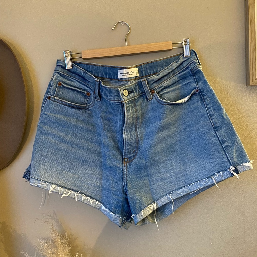 Abercrombie High Rise Mom short